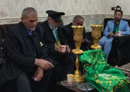 جلسه خانگی قرآن کریم و حضور خدام  به همراه پرچم متبرک حرم مطهر حضرت فاطمه معصومه سلام الله علیها