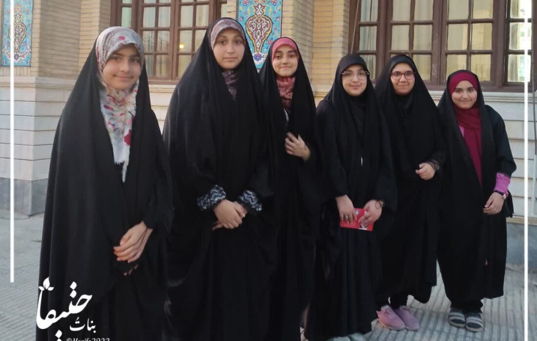 حضور گروه سرود بنات حنیفا در برنامه کرسی تلاوت و تفسیر قرآن کریم/تیر ماه ۱۴۰۲