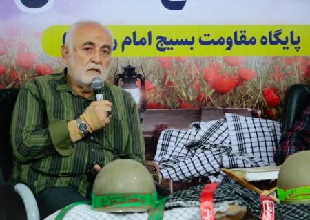 مراسم بزرگداشت هفته دفاع مقدس با روایتگری یادگاران دفاع مقدس در مسجدالرضا( ع) برگزار شد.