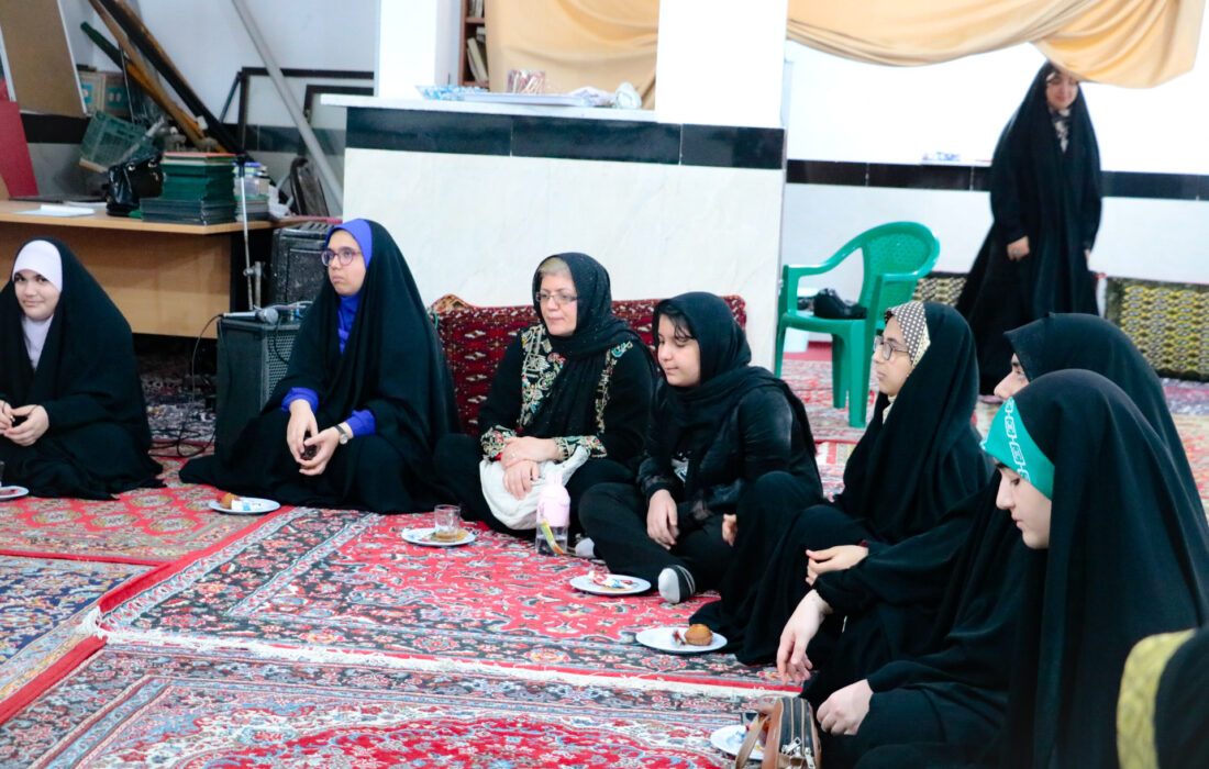 دیدار و گفتگوی صمیمانه آقای عارف مدیر دارالقرآن و مؤسسه قرآنی هدایت کردکوی با قاریان و حافظان دختر دانش آموز برتر شهرستان کردکوی