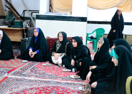 دیدار و گفتگوی صمیمانه آقای عارف مدیر دارالقرآن و مؤسسه قرآنی هدایت کردکوی با قاریان و حافظان دختر دانش آموز برتر شهرستان کردکوی