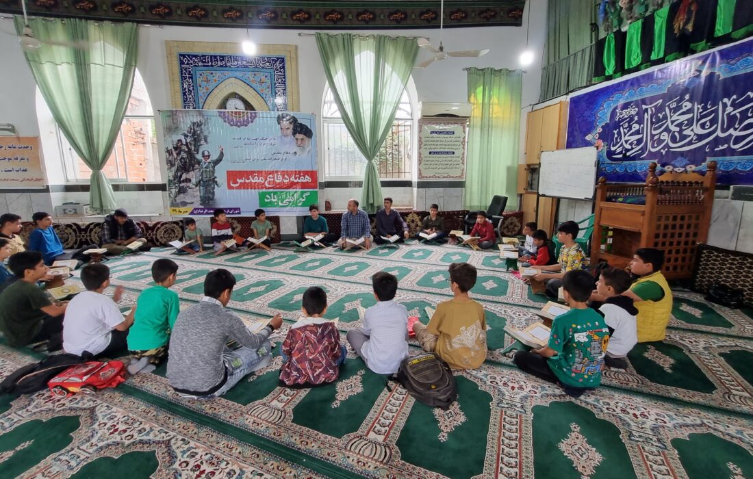 دیدار صمیمانه آقای عارف مدیر دارالقرآن و موسسه قرآنی هدایت با قاریان و حافظان پسر